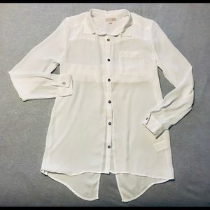 GB Gianni Bini skit back button shirt